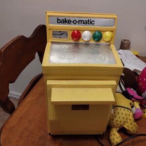 Vintage Bake o Matic oven toys